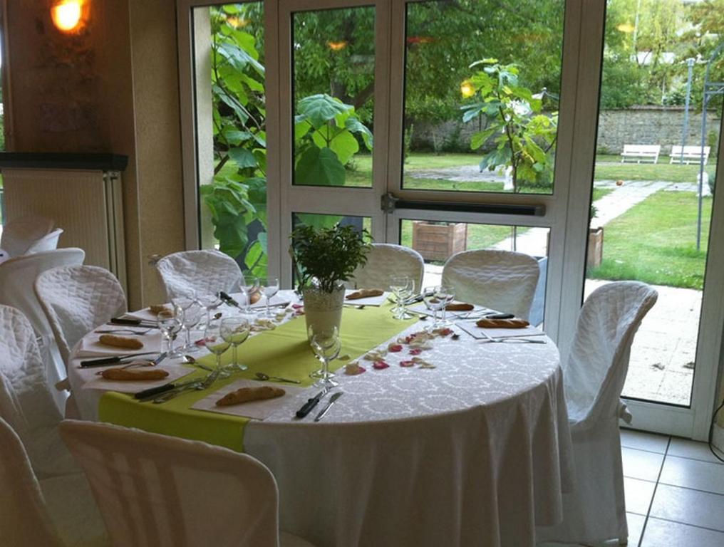 Hotel Restaurant Du Mee Le Mee-sur-Seine ภายนอก รูปภาพ